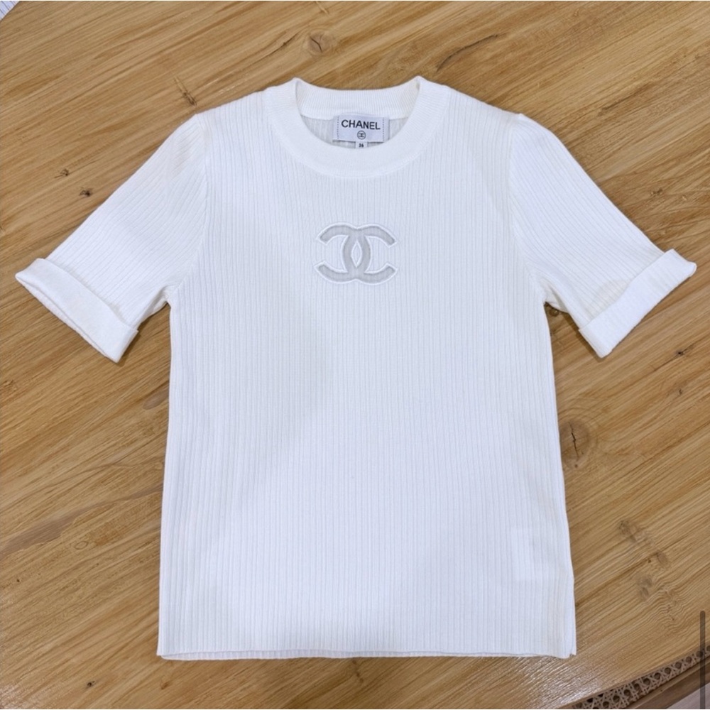 Chanel White Short Sleeved CC Logo
See Thru Ribbed Sweater 36 S XS - Picture 8 of 8